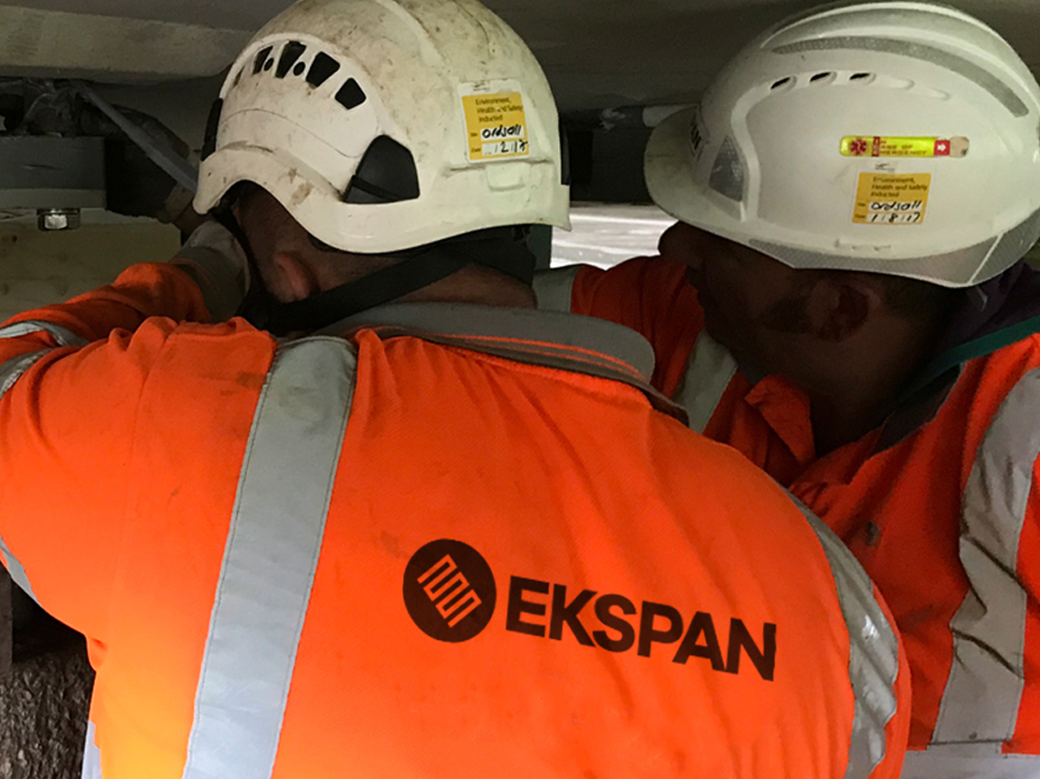 Ekspan men at work under bridge